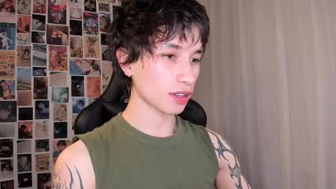 Snapshot of liamelf chatting on March 16, 5:02 am Liam online show from March 16, 5:02 am