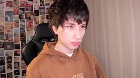 Snapshot of liamelf chatting on March 17, 5:11 am Liam online show from March 17, 5:11 am