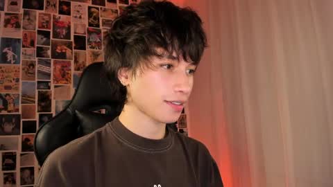 Snapshot of liamelf chatting on April 7, 7:31 am Liam online show from April 7, 7:31 am