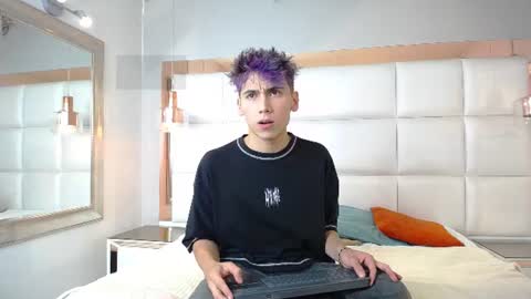 liaml_18_ online show from June 30, 9:16 pm