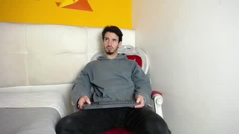 LiamLuxe online show from January 15, 12:15 pm