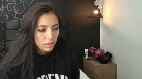 L I A M O N R O E online show from January 9, 11:57 am