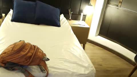 L I A M O N R O E online show from March 23, 12:09 pm