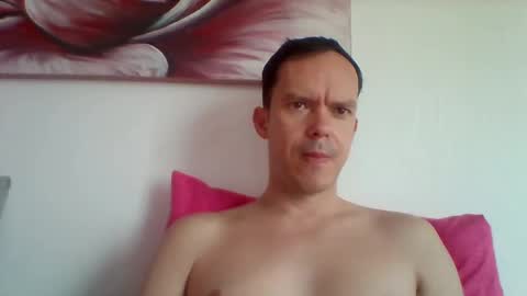 Snapshot of liamrosezn chatting on December 9, 6:01 am LiamRose online show from December 9, 6:01 am