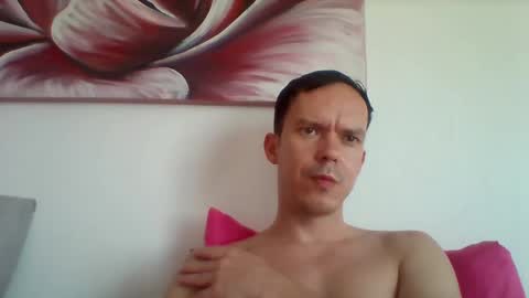 Snapshot of liamrosezn chatting on December 9, 12:08 pm LiamRose online show from December 9, 12:08 pm