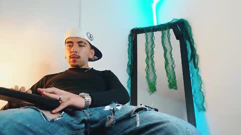 Snapshot of liamty_luxor chatting on December 20, 7:59 am Liam online show from December 20, 7:59 am