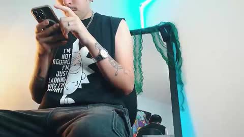 Snapshot of liamty_luxor chatting on December 23, 4:21 am Liam online show from December 23, 4:21 am