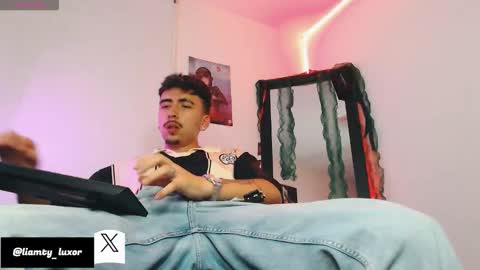 Snapshot of liamty_luxor chatting on January 10, 5:20 am Liam online show from January 10, 5:20 am