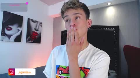 Snapshot of liamwild20 chatting on February 14, 4:42 am liam online show from February 14, 4:42 am