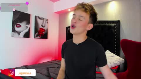 Snapshot of liamwild20 chatting on February 19, 5:14 am liam online show from February 19, 5:14 am