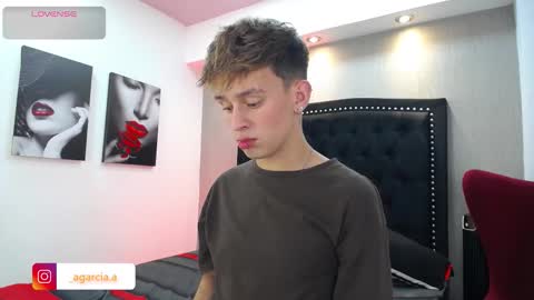 Snapshot of liamwild20 chatting on March 4, 5:13 am liam online show from March 4, 5:13 am