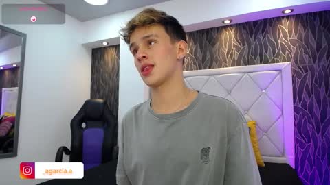 Snapshot of liamwild20 chatting on March 6, 5:04 am liam online show from March 6, 5:04 am