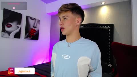 Snapshot of liamwild20 chatting on March 10, 5:01 am liam online show from March 10, 5:01 am