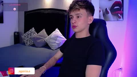 Snapshot of liamwild20 chatting on March 29, 4:45 am liam online show from March 29, 4:45 am