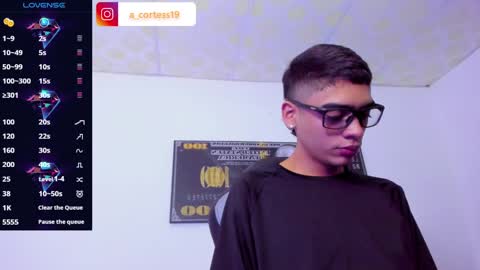 Snapshot of lian_23_ chatting on December 4, 1:20 pm online show from December 4, 1:20 pm