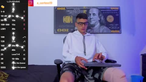 Snapshot of lian_23_ chatting on January 1, 11:51 pm online show from January 1, 11:51 pm