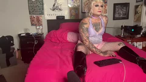 Snapshot of lianaslut69 chatting on June 19, 9:24 am lianaslut69 online show from June 19, 9:24 am