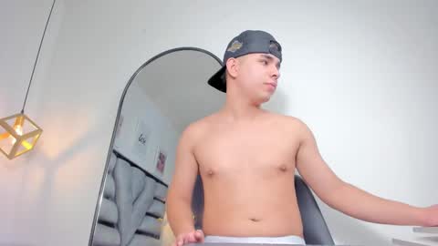 lianfox_ online show from December 22, 1:30 pm