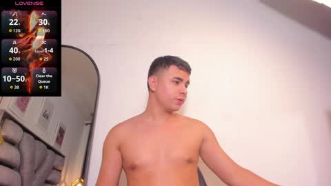 lianfox_ online show from May 5, 12:35 pm