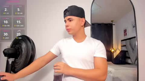 lianfox_ online show from May 14, 12:23 pm