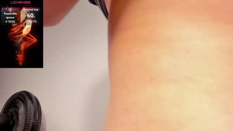 lianfox_ online show from May 15, 3:41 pm