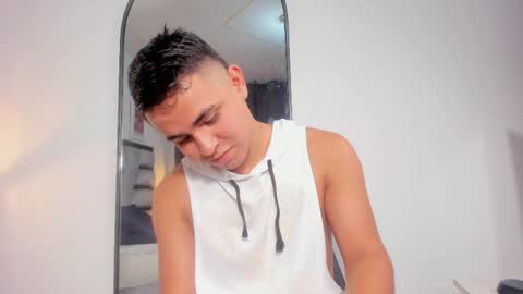 lianfox_ online show from May 23, 12:31 pm