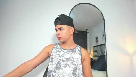 lianfox_ online show from May 25, 12:33 pm