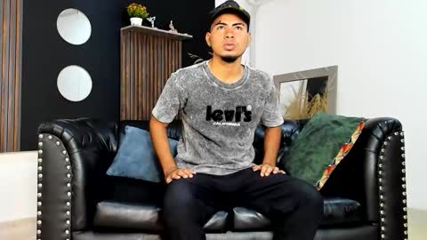 Snapshot of liang_minh chatting on March 23, 11:31 pm Liang online show from March 23, 11:31 pm