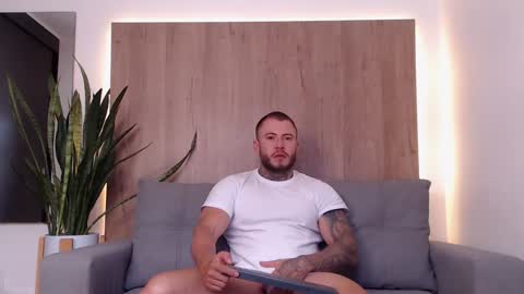 Snapshot of lianjones9 chatting on January 5, 3:23 pm lianjones9 online show from January 5, 3:23 pm