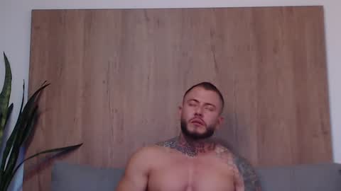 Snapshot of lianjones9 chatting on February 3, 10:32 pm lianjones9 online show from February 3, 10:32 pm