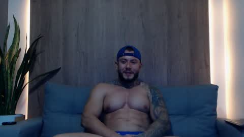 Snapshot of lianjones9 chatting on February 6, 2:55 am lianjones9 online show from February 6, 2:55 am