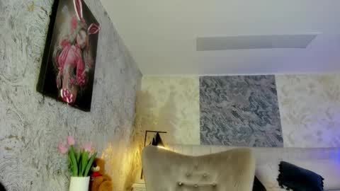 Lian online show from January 8, 8:00 pm