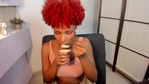 Snapshot of liannadixon chatting on December 30, 5:02 pm LiannaDixon online show from December 30, 5:02 pm