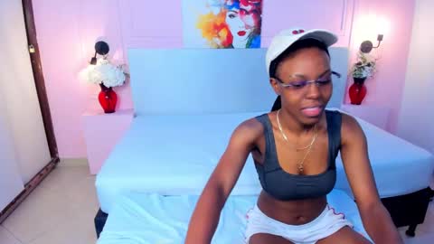 Snapshot of liannadixon chatting on February 9, 2:29 pm LiannaDixon online show from February 9, 2:29 pm