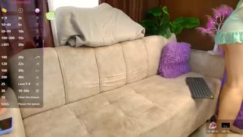 Snapshot of liaowen1 chatting on February 28, 2:51 pm LIA online show from February 28, 2:51 pm