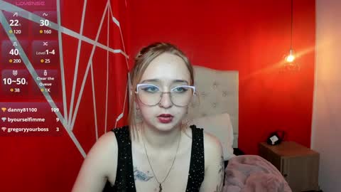 Lia Roberts online show from December 10, 4:06 pm