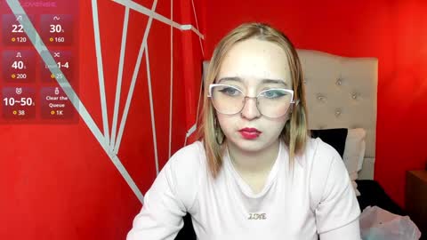 Lia Roberts online show from December 19, 12:23 pm