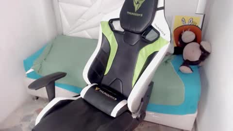 Snapshot of liarr_ chatting on February 15, 8:05 pm LIAR online show from February 15, 8:05 pm