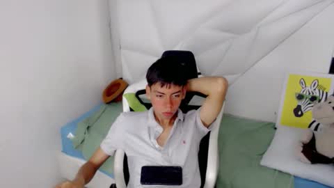 Snapshot of liarr_ chatting on February 16, 8:16 pm LIAR online show from February 16, 8:16 pm