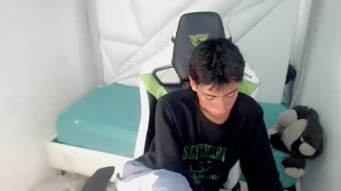 Snapshot of liarr_ chatting on February 24, 8:29 pm LIAR online show from February 24, 8:29 pm