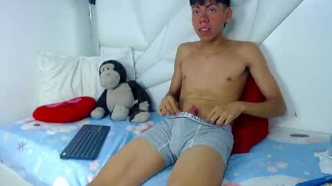 Snapshot of liarr_ chatting on April 10, 8:57 pm LIAR online show from April 10, 8:57 pm