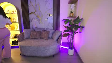 liawheeler online show from June 25, 3:38 pm