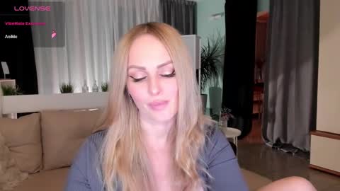 Snapshot of libby_nora chatting on December 20, 3:10 pm Libby online show from December 20, 3:10 pm