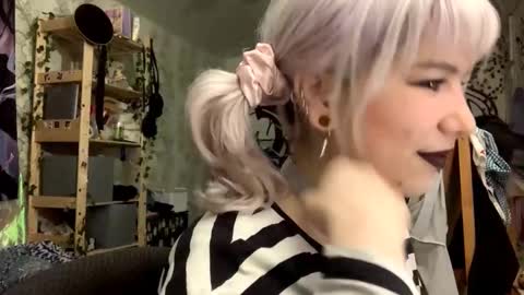 Lola online show from September 12, 7:03 pm