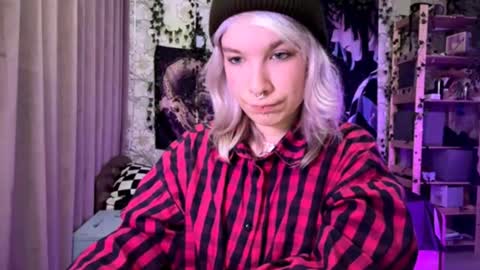 Snapshot of libbynading chatting on October 12, 7:02 pm Lola online show from October 12, 7:02 pm