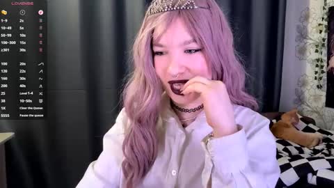 Snapshot of libbynading chatting on October 22, 8:52 pm Lola online show from October 22, 8:52 pm