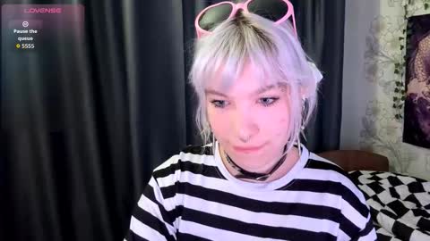 Snapshot of libbynading chatting on October 27, 6:12 pm Lola online show from October 27, 6:12 pm