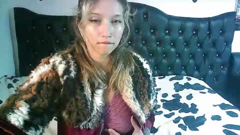 Snapshot of licethf00x chatting on September 15, 2:00 am licethf00x online show from September 15, 2:00 am