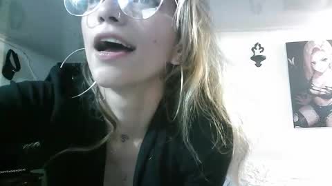 Snapshot of licethf00x chatting on November 20, 12:55 am licethf00x online show from November 20, 12:55 am