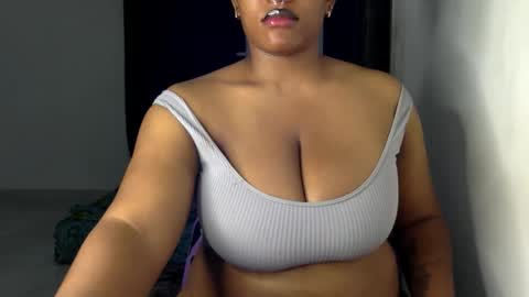 Snapshot of lick_my_pussyyy226651 chatting on November 5, 10:32 pm caira online show from November 5, 10:32 pm